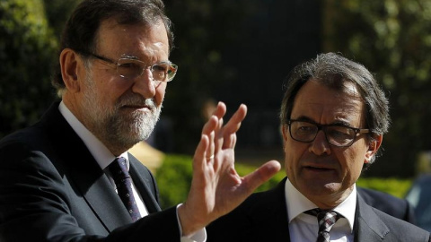 El presidente del Gobierno, Mariano Rajoy, y el presidente de la Generalitat, Artur Mas, a su llegada a la reunión de los ministros de Exteriores de la Unión Europea y de los países de la ribera sur del Mediterráneo./ EFE