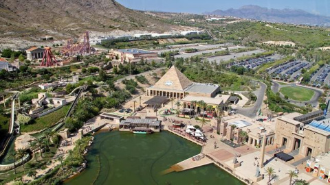 Vista de las instalaciones del parque de atracciones Terra Mítica. EFE