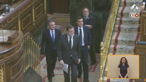 Rajoy aparece en el hemiciclo.