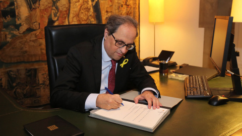 El president de la Generalitat, Quim Torra, signa el decret de nomenament dels consellers del seu Govern / Generalitat de Catalunya