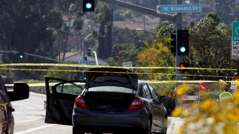 Lugar donde se ha llevado a cabo el tiroteo de la sinagoga en California. REUTERS/John Gastaldo