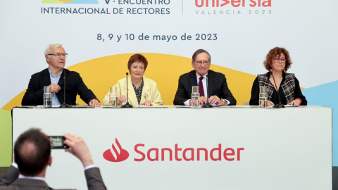 Presentación del V Encuentro de Internacional de Rectores Universia. De izquierda a derecha: Joan Ribó, Mavi Mestre, Matías Rodríguez Inciarte y Josefina Bueno.