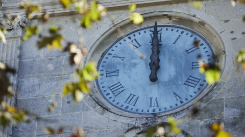 21/03/2022. Detalles del reloj del Ayuntamiento de Sevilla.