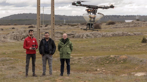 Iberdrola presenta en Muelas del Pan su dron para repoblar "en tiempo récord".