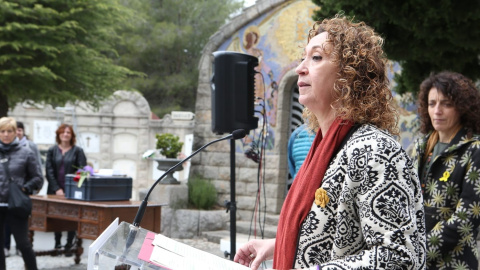 La consellera de Justícia, Ester Capella, al cementiri de Castellar del Vallès. GENERALITAT