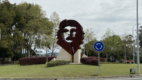 5/4/23 Estatua del Ché Guevara en la Avenida que lleva su nombre en Oleiros.