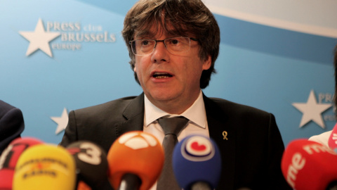 02/05/2019.- El expresidente de la Generalitat Carles Puigdemont durante la rueda de prensa en Bélgica. / EFE - ANA BELINCHÓN