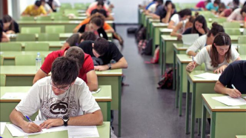 Estudiantes en una aula. EFE/Archivo