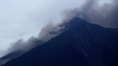 El volcán de Fuego en Guatemala, en erupción. / Reuters