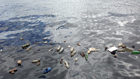 Limpiando de plásticos mares y ríos