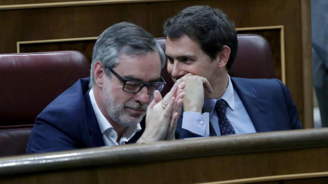 El presidente de Ciudadanos, Albert Rivera, y el secretario general de la formación, José Manuel Villegas, durante el pasado debate de la moción de censura. EFE/Zipi