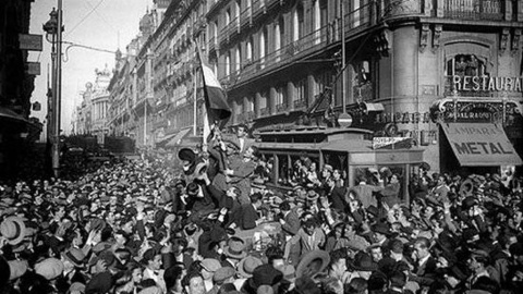 Proclamación de la Segunda República en Madrid, 14 de abril de 1931.- EFE