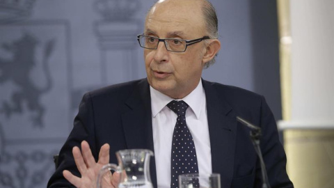 El ministro de Hacienda, Cristóbal Montoro, durante la rueda de prensa ofrecida tras la reunión del Consejo de Ministros. /EFE