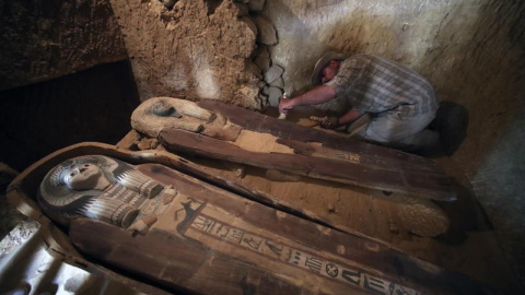 Sarcófagos encontrados en Guiza. EFE/EPA/KHALED ELFIQI