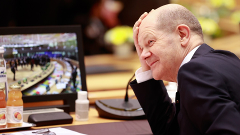 El canciller alemán, Olaf Scholz, antes del comienzo de la cumbre de la UE en Bruselas para analizar la respuesta a la invasión rusa de Ucrania. Mario Salerno/EU Council/dpa