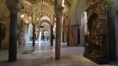 06/04/2023. Retablo católico colocado en l parte islámica de la Mezquita