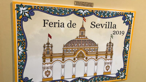 Un restaurante de Sevilla, La Montañera, reúne desde el año 2000 las portadas de la Feria de Abril en azulejos, una curiosidad que atrae a mucha gente a verlo, cerca del recinto ferial de la capital andaluza. En la imagen, la reproducción d