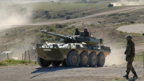 Imagen de un carro blindado del Ejército. ARCHIVO