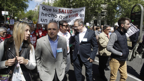 Imagen de la marcha de la marea blanca de este domingo. EFE/Víctor Lerena