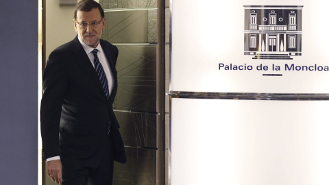 El presidente del Gobierno, Mariano Rajoy, antes de una rueda de prensa en el Palacio de la Moncloa. REUTERS