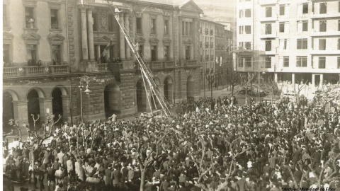 Los bomberos cambian el nombre a la plaza de Eibar