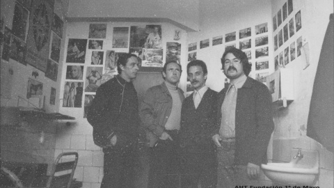 Luis Fernández Costilla, Fernando Soto, Eduardo Saborido, y Francisco Acosta en el interior de una celda de Carabanchel. Madrid, 1972.