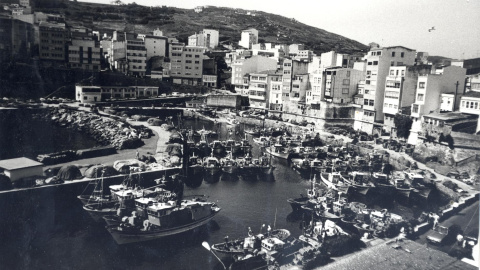 Dársena de Malpica, en 1982. / ARCHIVO XURXO ALFEIRÁN