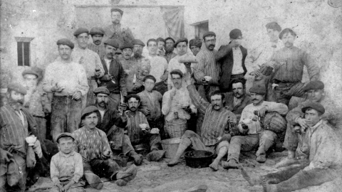 Marineros y percebeiros de Malpica, en 1908. / ARCHIVO XURXO ALFEIRÁN