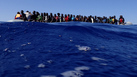 Un grupo de personas migrantes rescatadas en el Mediterráneo central el pasado año por SMH y ProemAid.- MAYDEYTERRANEO/GABRIEL TIZÓN