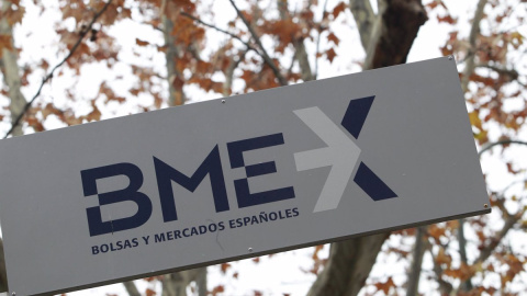 Cartel de BME, Bolsas y Mercados Españoles, frente al edificio de la Bolsa española. E.P.