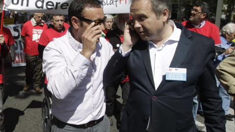 El candidato a la Alcaldía de Madrid por el PSOE, Antonio Miguel Carmona, en la 'marea blanca' del pasado domingo. - EFE