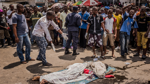 El New York Times ha recibido el premio Pulitzer por la cobertura fotográfica de la epidemia del ébola en África Occidental realizada por Daniel Berehulak. / REUTERS/Daniel Berehulak/The New York Times