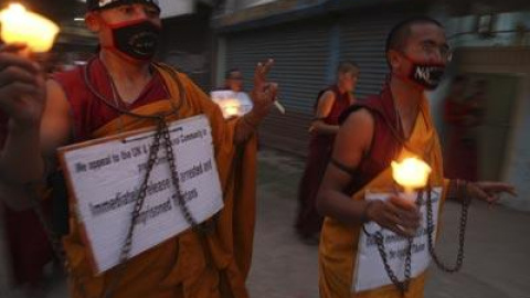 Monjes budistas protestas contra la represión china en Tibet.