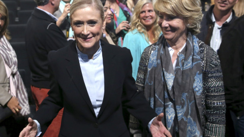 Las candidatas del Pp a la Comunidad y a la alcaldía de Madrid, Cristina Cifuentes, y Esperanza Aguirre, en la presenteación del programa y de los candidatos autonómicos del partido. EFE/Chema Moya