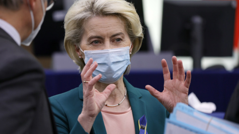 La presidenta de la Comisión Europea, Ursula von der Leyen, tras un turno de preguntas, dos años después, implementación de las prioridades políticas, en el Parlamento Europeo en Estrasburgo, Francia, el 05 de abril de 2022.