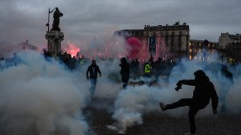 Francia vuelve a la calle en protesta contra la reforma de las pensiones de Macron