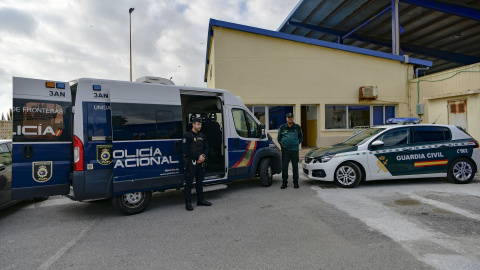 Imagen de una unidad móvil de fronteras en Ceuta (España).