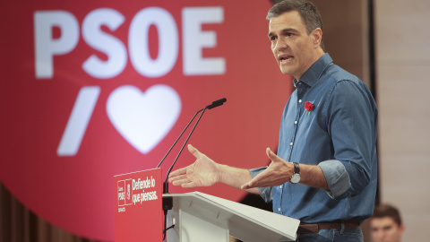 El secretario general del PSOE y presidente del gobierno, Pedro Sánchez, durante su intervención en un acto del PSOE en Cáceres este jueves