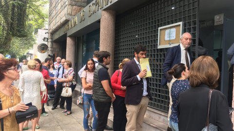 Cola para votar en el consulado en la Embajada de España en México.