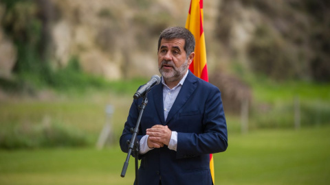 El secretario general de Junts, Jordi Sànchez, interviene en la tradicional ofrenda floral en conmemoración del 81 aniversario del fusilamiento del presidente Lluís Companys, en el Cementerio de Montjuic, a 15 de octubre de 2021.