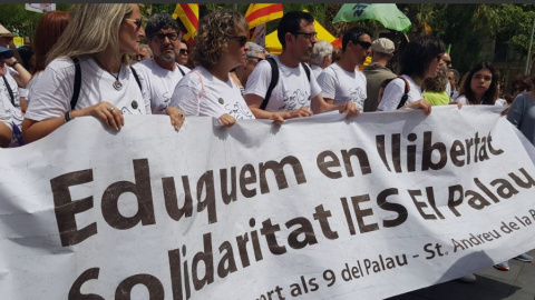 Manifestació de membres de la comunitat educativa en contra de les acusacions d'adoctrinament a les aules