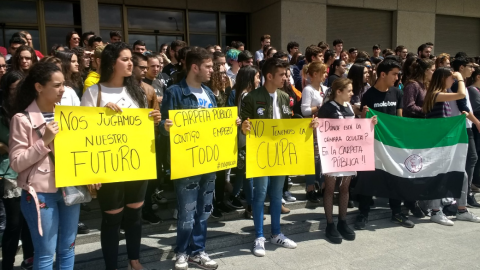 Estudiantes de Extremadura protestan por la repetición de la EBAU/@EstudiantesBdjz