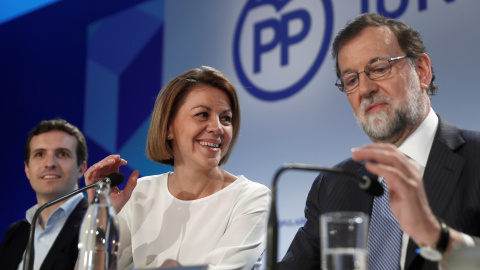 El presidente del PP, Mariano Rajoy y la secretaria general del partido, María Dolores de Cospedal, durante la reunión de la Junta Directiva Nacional de la formación. EFE/Mariscal