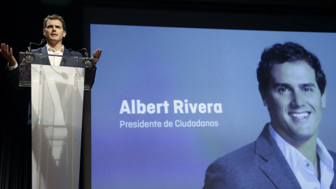 El presidente de Ciudadanos, Albert Rivera, durante su intervención en la convención municipal que celebra hoy el partido en Madrid para presentar las claves del programa electoral. EFE/Angel Díaz