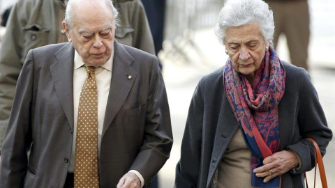 Jordi Pujol y Marta Ferrusola a su llegada para declarar. EFE/Andreu Dalmau