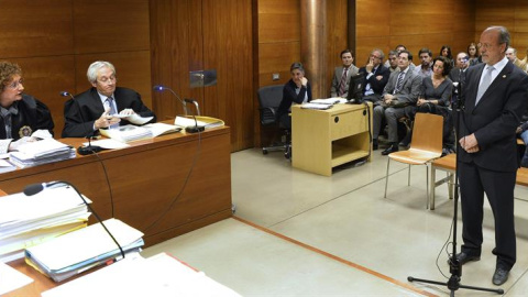 El alcalde de Valladolid y candidato del PP a la reelección, Javier León de la Riva, durante la celebración hoy del juicio por un delito de desobediencia. EFE/Nacho Gallego