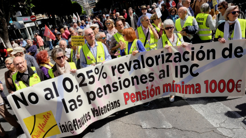 Manifestación en Valencia por la mejora de las pensiones. REUTERS/Heino Kalis