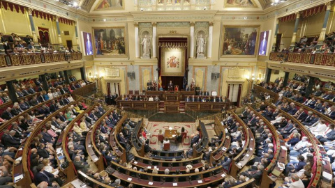 Vista general del hemiciclo del Congreso de los Diputados donde los reyes han presidido hoy la sesión solemne de la conmemoración del 40 aniversario de las elecciones de 1977. EFE