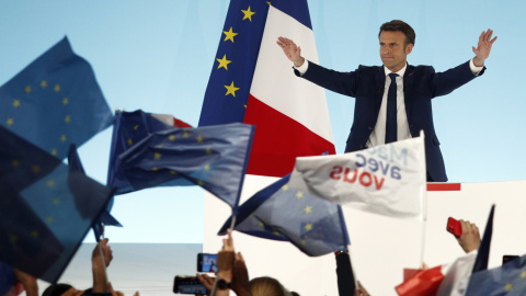 El presidente francés y candidato a la reelección, Emmanuel Macron, reacciona después de los resultados de la primera ronda de las elecciones presidenciales francesas en París, Francia, el 10 de abril de 2022.