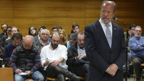 El alcalde de Valladolid y candidato del PP a la reelección, Javier León de la Riva, durante la celebración hoy del juicio por un delito de desobediencia. EFE/Nacho Gallego